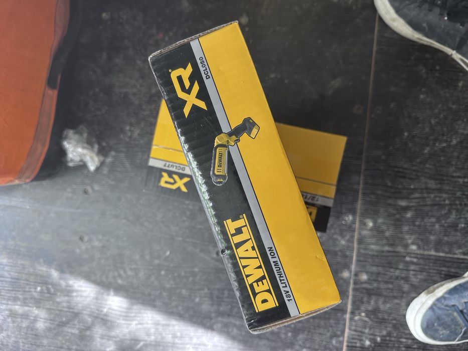 DEWALT DCL077 12-18v. DeWalt DCL050N-XJ