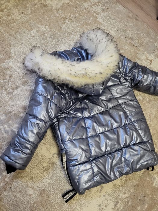 Продам зимнюю куртку на девочку