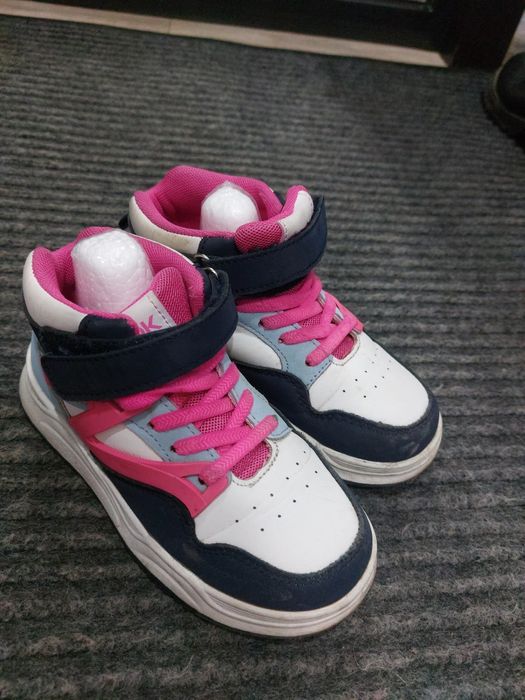 Продам детскую обувь