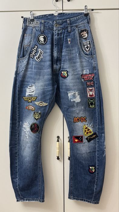 Дънки Джофра с висока талия и емблеми