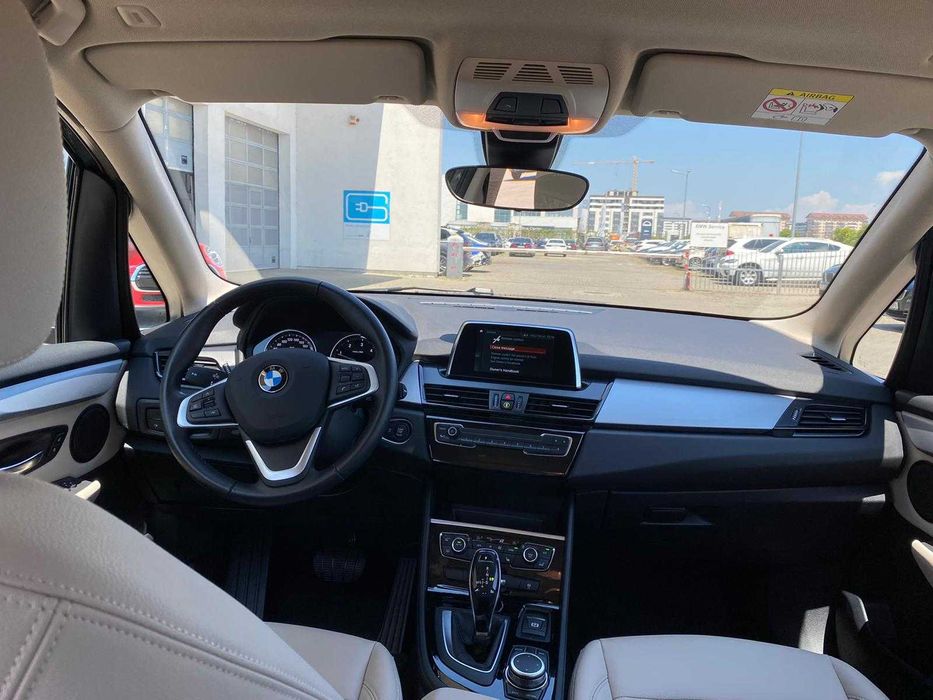 BMW 218d Active Tourer 150 CP Automat Navi LED Scaune încălzite