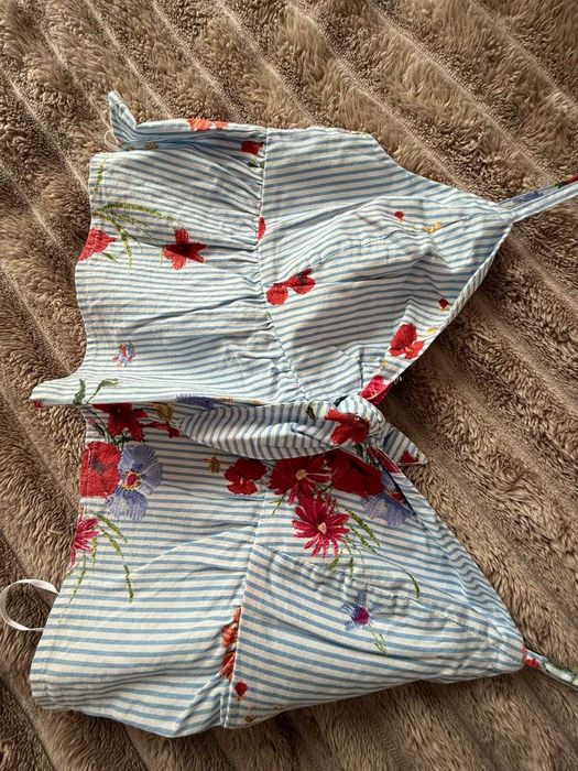 2 crop tops la pret de 1