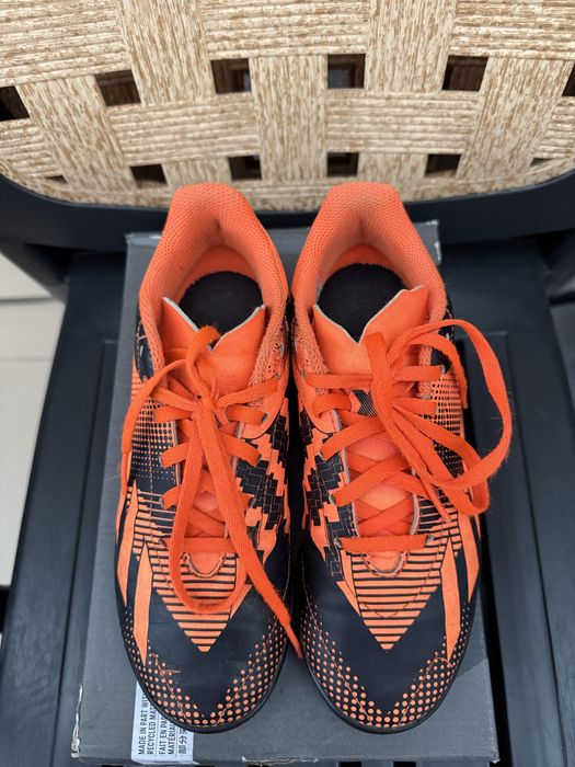 Продавам футболни обувки Адидас - номер 35 1/2