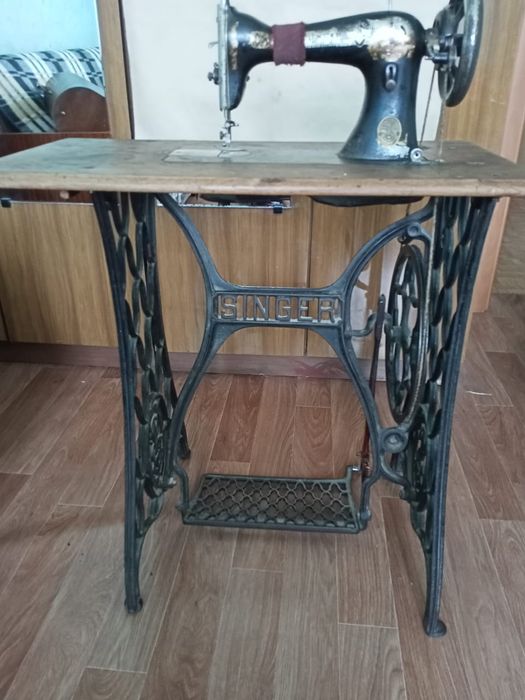 Продам швейную машинку
