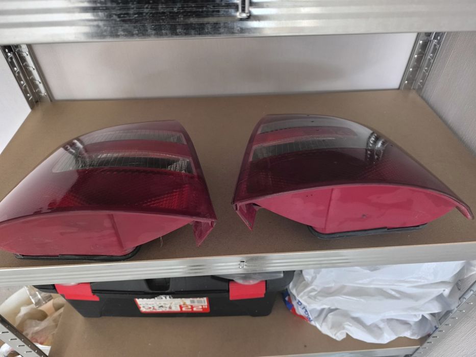 Задна лява стоп светлина .