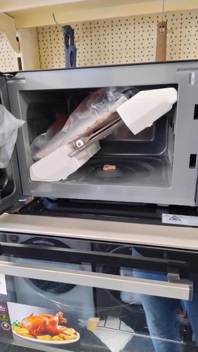 Микровълнова фурна Candy-Кенди Черна-Бяла 20 л 700 W