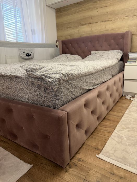 Pat tapitat 140/200 cu somiera rabatabila si saltea JISK