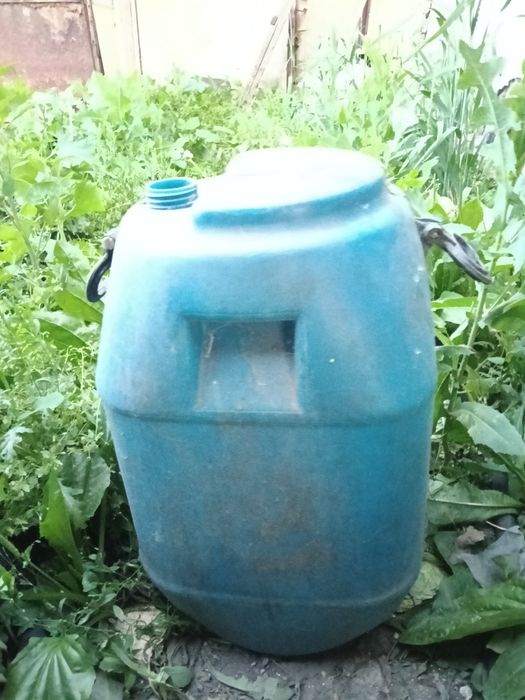 Продам емкости 200 и 50 литров