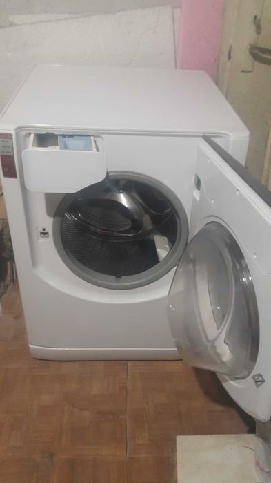 Пералня ariston hotpoint aqualtis 7.5kg за частu