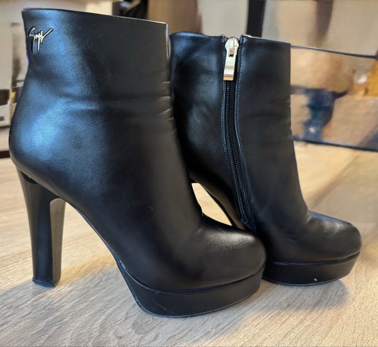 Боти Bizzaro, носени веднъж, стелка 24см.