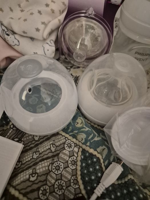 Електрическа помпа Philips Avent + аксесоари,бебешки шишета авент и др
