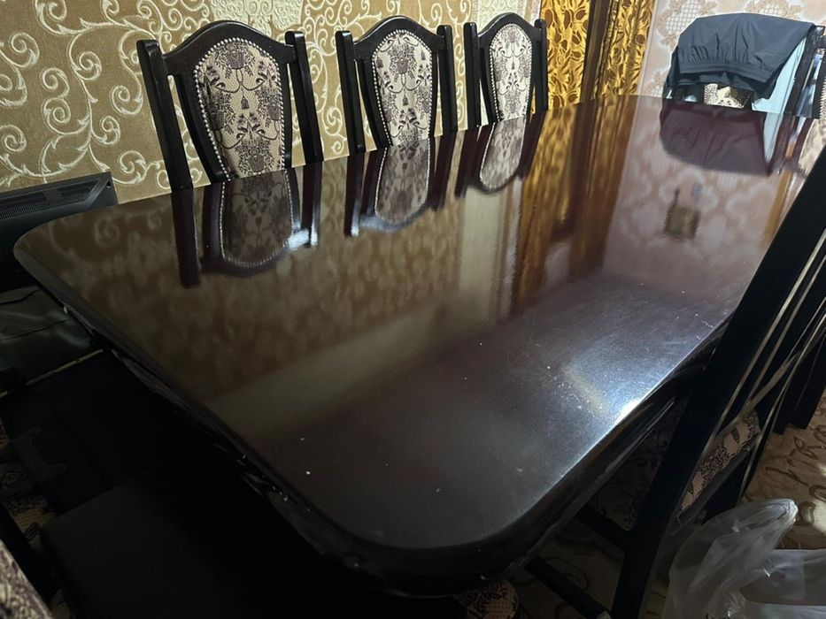 Стол со стульями