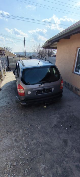 Opel Zafira A avariat