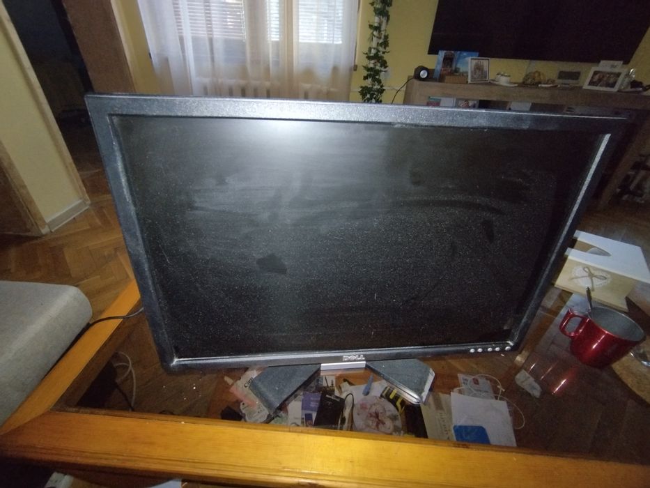 Монитор Dell E226WFPc LCD 22" продавам 2 бр, работят без забележка