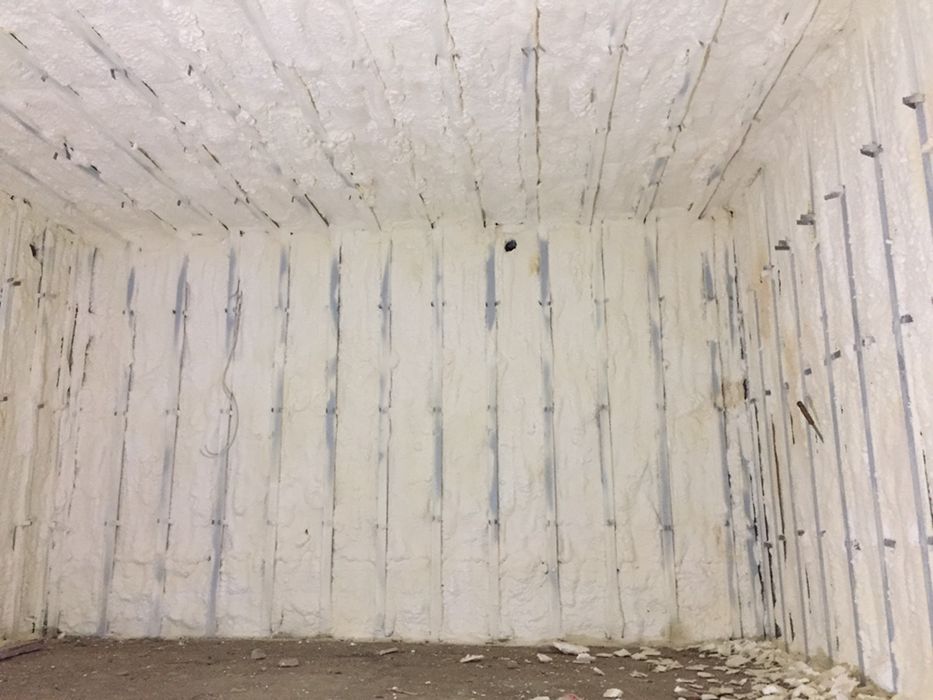 Утепление пеной крыш ,мансард и другие помещений