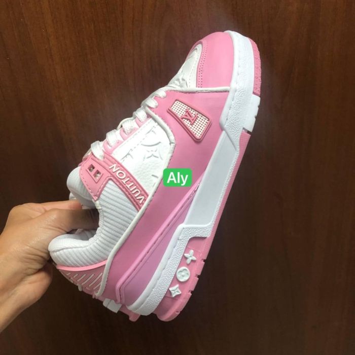 Ugg-uri și adidasi preț redus