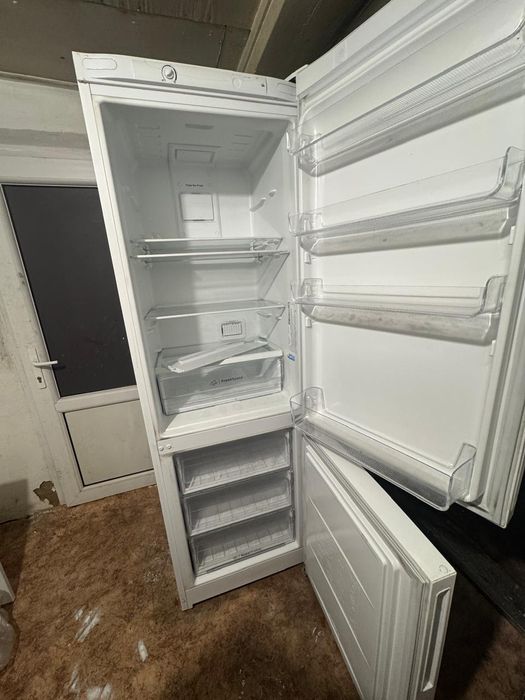 Продам холодильник