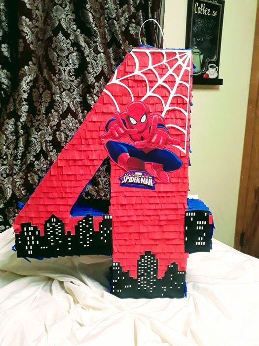 Пинята спайдермен