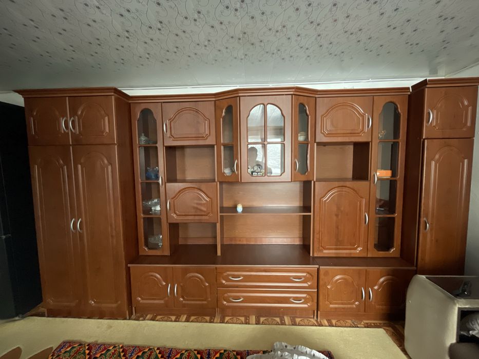 Продам сервант гостиный