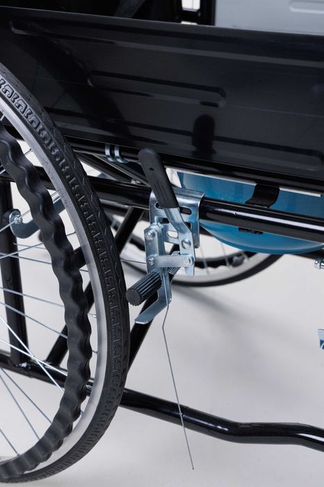 Кресло-коляска для инвалидов (с ведром для гигиенических нужд)