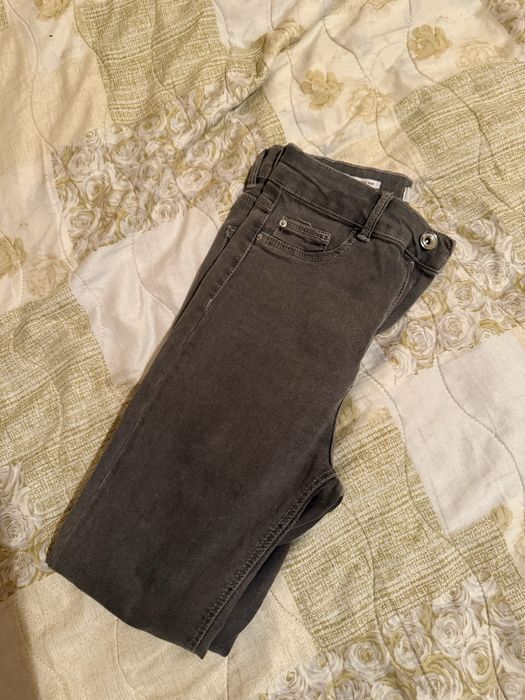 Сиви дънки размер 32, носени са няколко пъти в отлично състояние