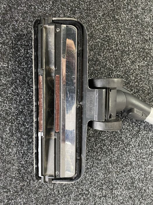 Прахосмукачка Philips Performer Active