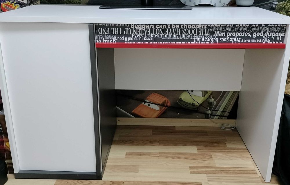 Mobila tineret , set format din 4 piese .