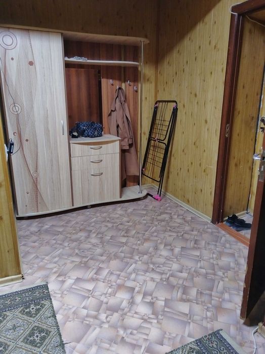 Центрден 2ком. Сатылады 1этаж, 2этаж, 3этаждан.