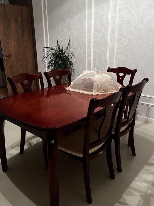 Стол со стульями