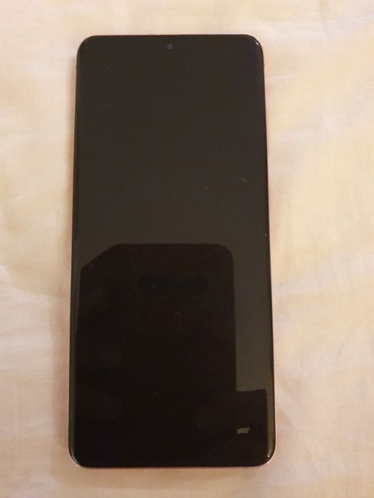 Отличен телефон Самсунг S20