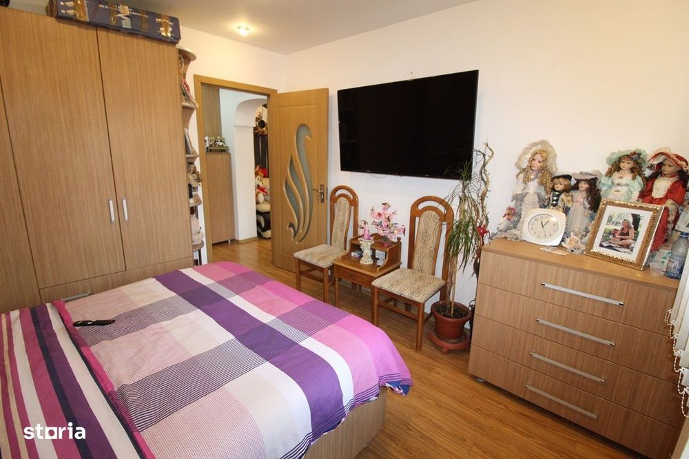 Vând apartament 2 camere în Hunedoara, zona Micro4-Stadion, 46mp