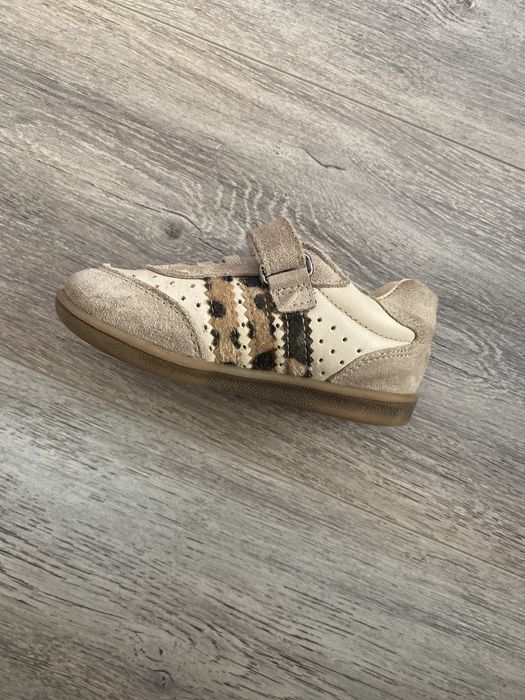 Продам детские кроссовки