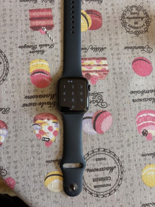 Продавам Apple Watch SE 44mm