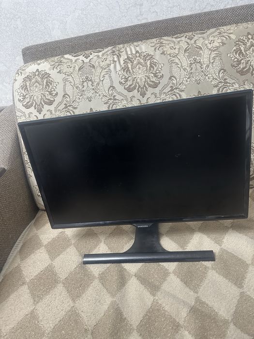 Манитор почти новый