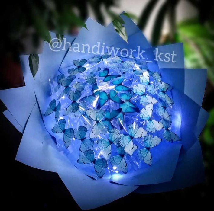 Светящийся букет из бабочек