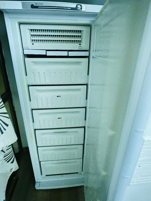 Продам морозильник INDESIT