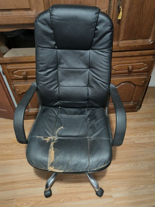 Scaun rotativ negru