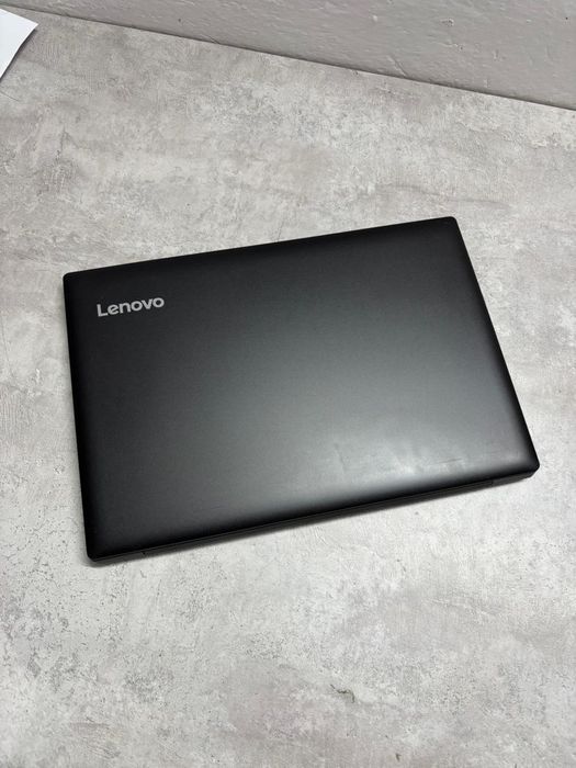 Lenovo ideapad 330-15AST.