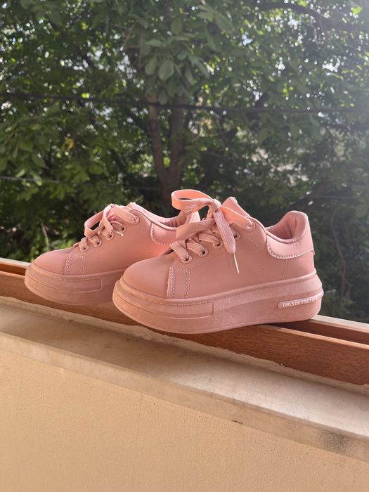 Детски маратонки момиче - розови - 31 номер