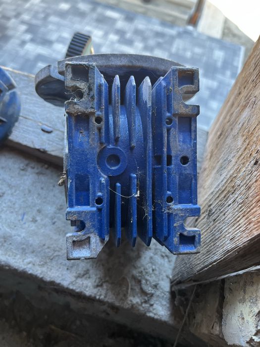 Reductor turatie , reductor