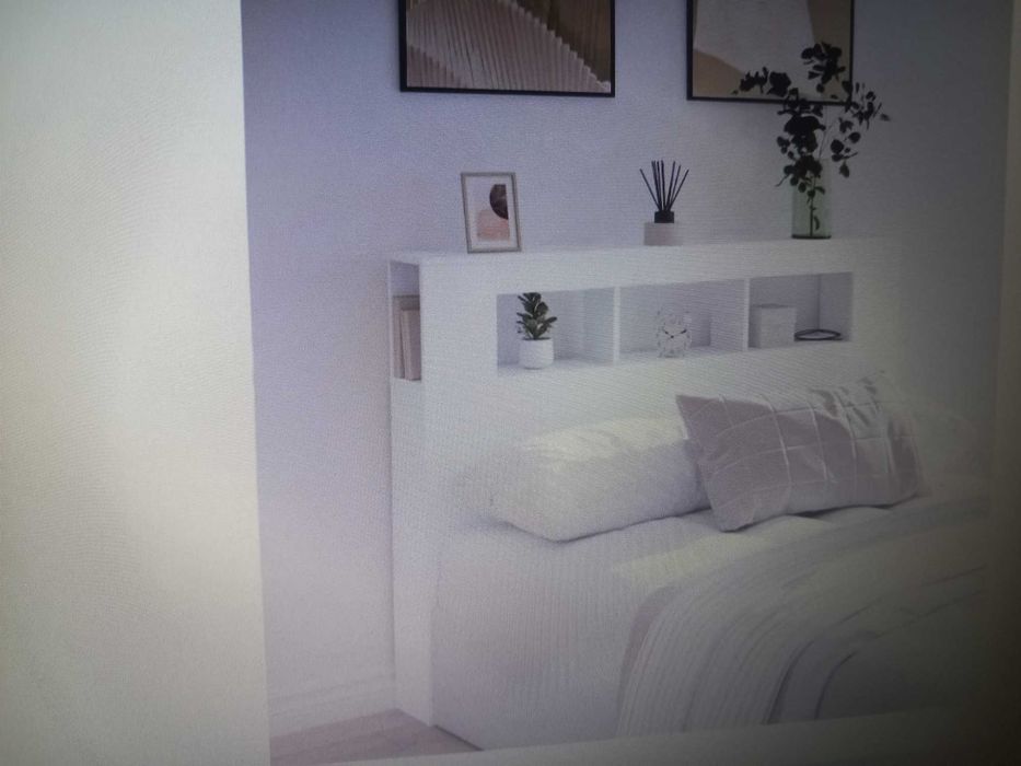 LED горна табла за легло бяла 140x18,5x103,5 см инженерно дърво