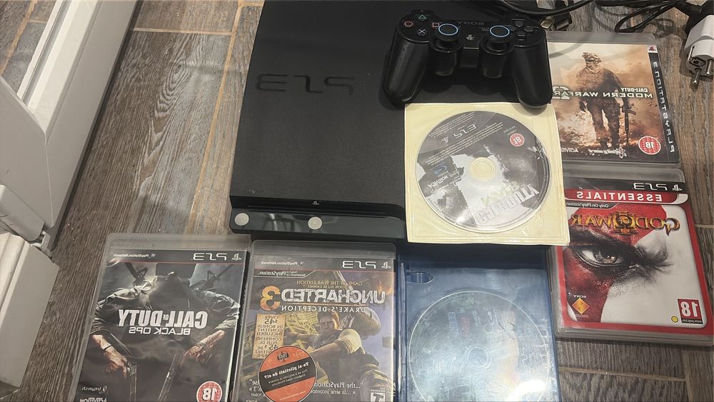 Ps 3 in stare perfecta cu toate cabluriel necesarw si nocurile din imagine