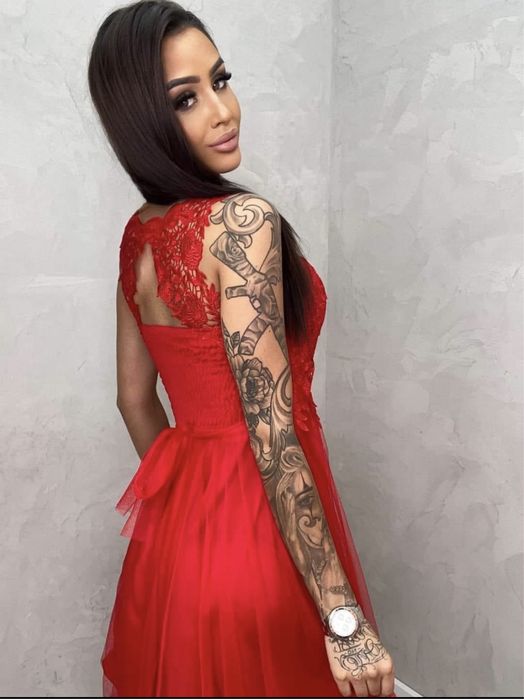 Червена официална рокля