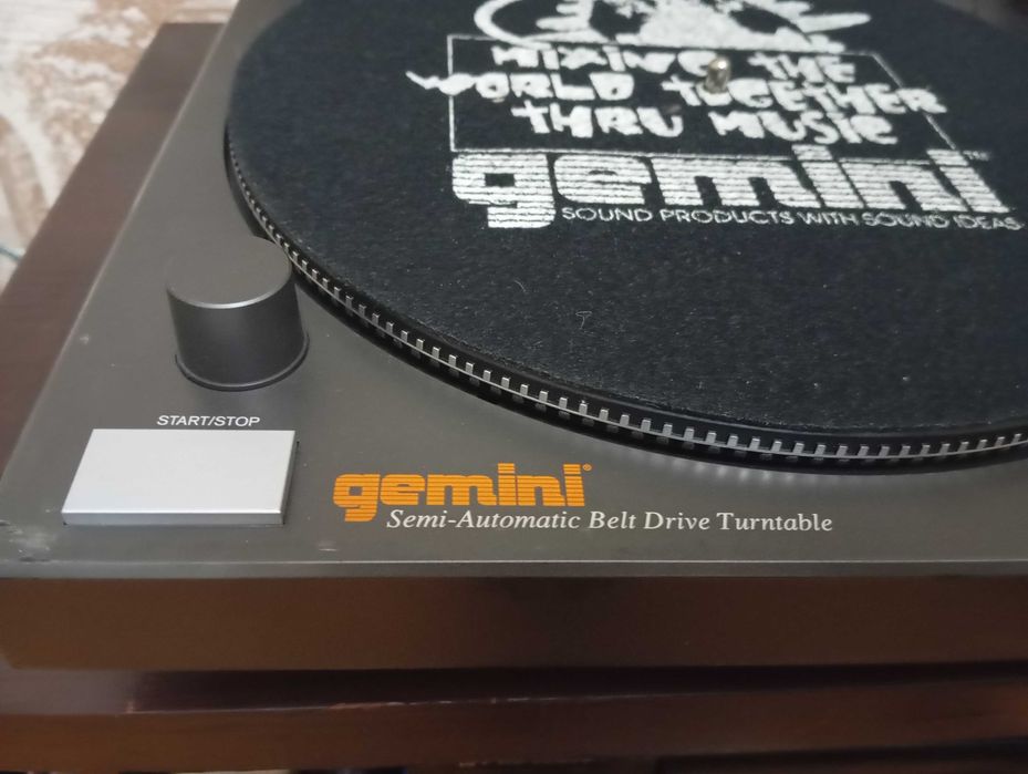Продам проигрыватель винил дисков GEMINI model XL 100.