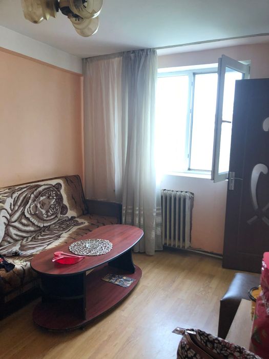 Vând apartament de 2 camere