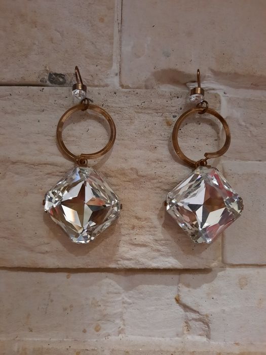 Cercei, lanturi, bratari,medaloane, brose, coliere