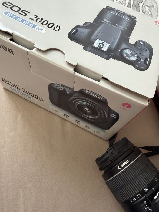 Фотоапарат Canon EOS 2000D + EF-S 18-55 III | Под 2000 кадъра | Отлично състояние