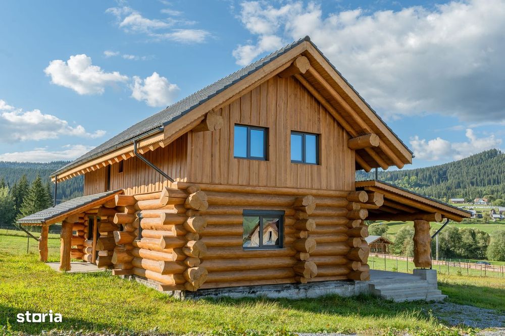 Casă din bușteni masivi | 180 mp | teren 2.440 mp | Vatra Dornei