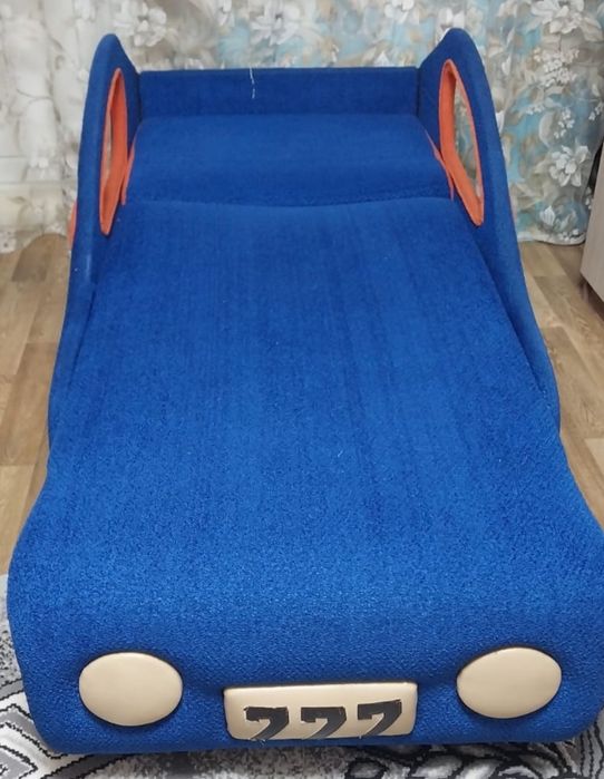 Продам  диван кравать машина
