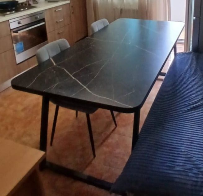 Стол 180см в подарок 2 современных стула